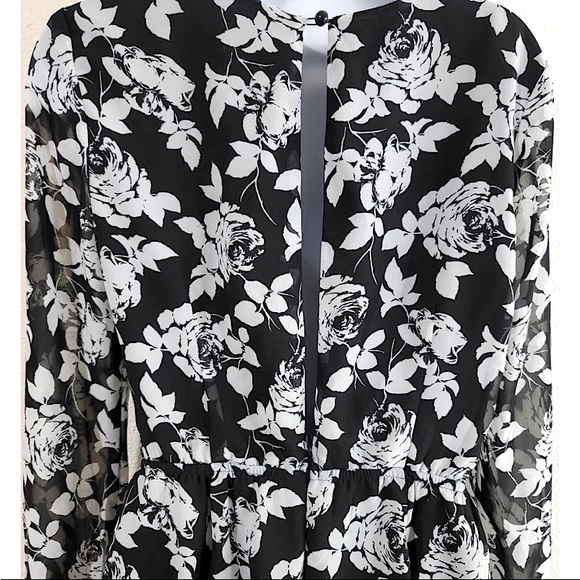 Love…Ady Black & White Floral Romper - Picture 3 of 4